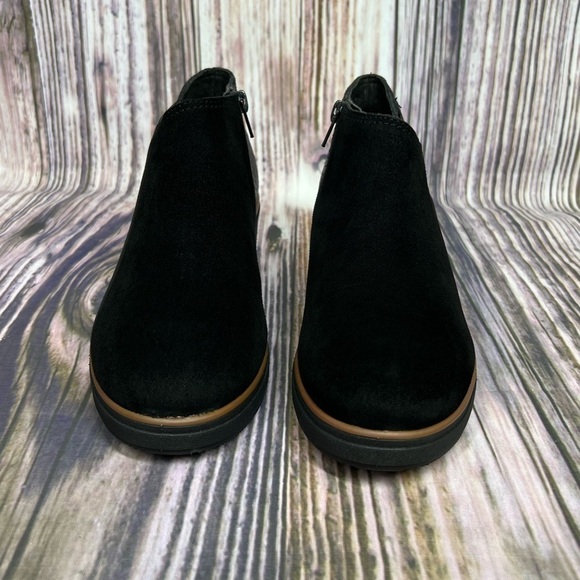 Clarks Mazy Harwich Black Suede Leather Wedge Ankle Booties New Size 7W - Picture 3 of 14
